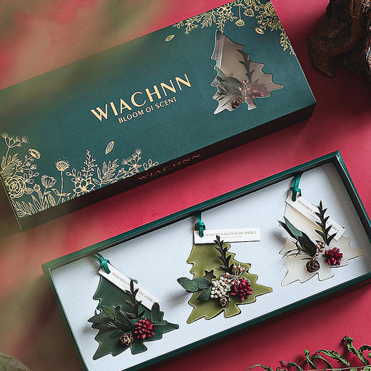 芳贝斯香薰蜡片，圣诞树形状，太有节日的氛围感啦！把它挂在车上、办公室或者家里增添冬日圣诞氛围感，共有三种香型可以选择，每一款都敲好闻清新自燃的香气，盲入不踩雷就像是走入了一片雨后的森林，让人心旷神怡 商品图0