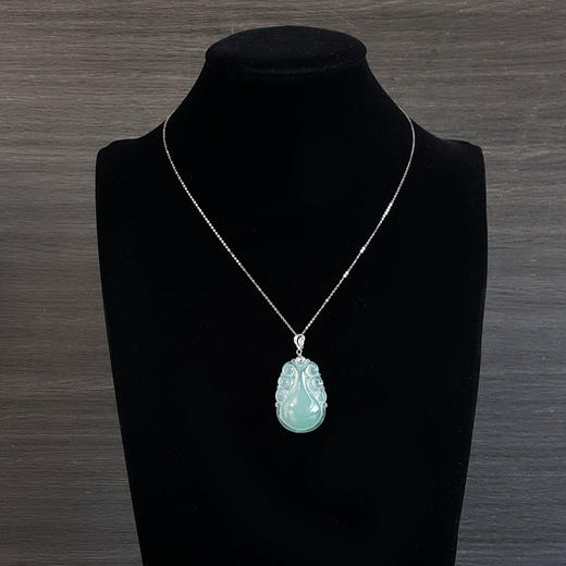【天然正品】AU750白金镶钻镶天然糯冰种宝瓶造型翡翠吊坠项链011224JJ10 现售价：10800 商品图9