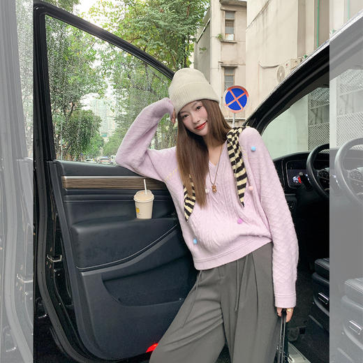 <曾小咸推荐>新品现货秒杀！卖完下架不再补 ！微信粉丝打折价！！紫色V领彩色球球毛衣 日常199.99/件 立减110 秒杀89.99/件！！ 商品图3