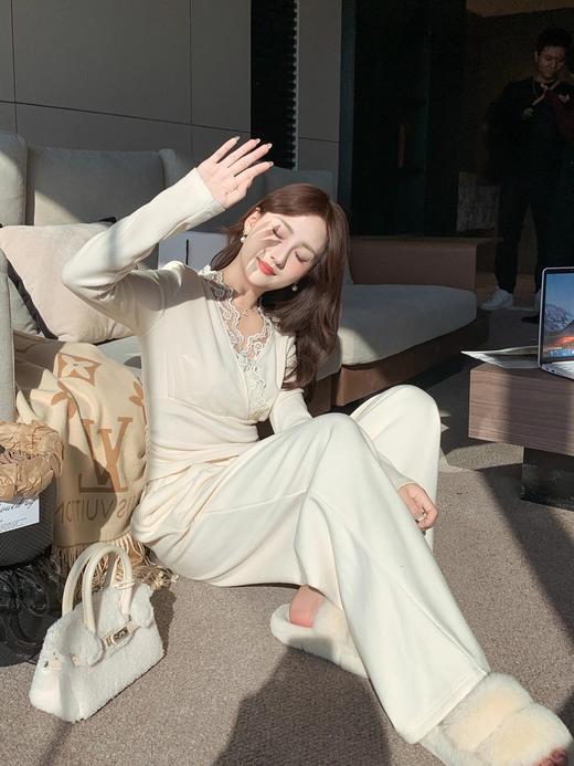 张心子【冬日宅家】V领蕾丝边秋冬新款时尚百搭两件套套装 U2411049 商品图9