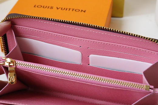 秋冬特惠💰520 原单LV M82106对版定制拉牌 “LV × YK Zippy Wallet”。将Maison标志性的Monogram图案和象征艺术家草间弥生的南瓜中 商品图7