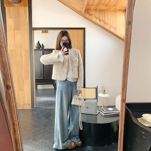 <曾小咸推荐>新品现货秒杀！卖完下架不再补 ！微信粉丝打折价！！杏色小香风短款外套 日常299.99/件 立减140 秒杀159.99/件！！ 商品图2