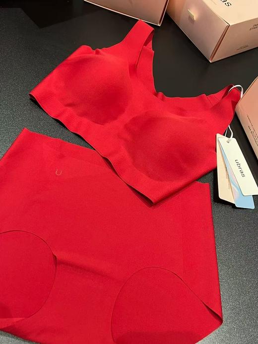 U家火辣升级新年装零压云感内衣套装 商品图0