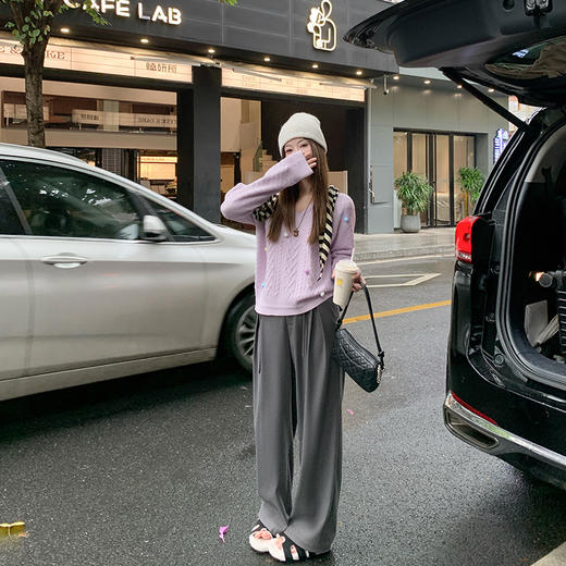 <曾小咸推荐>新品现货秒杀！卖完下架不再补 ！微信粉丝打折价！！紫色V领彩色球球毛衣 日常199.99/件 立减110 秒杀89.99/件！！ 商品图2