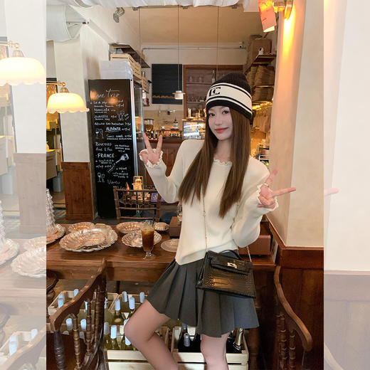 <曾小咸推荐>百搭3色领口木耳边显瘦打底衫 商品图3