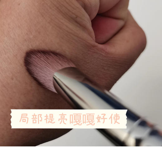 【多功能三角刷子】斜三角熨斗刷高光刷面部中泪沟提亮刷眼头遮瑕刷化妆刷。ry 商品图1