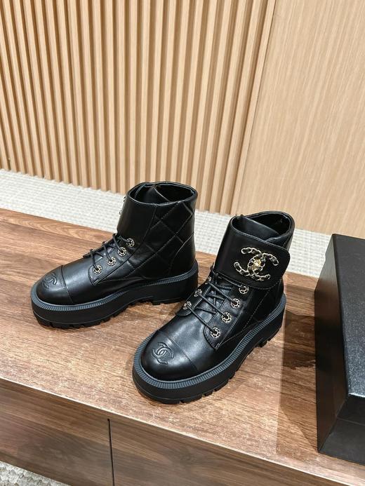 香奈儿24B最新厚底菱格链条双C扣短靴（HC） 商品图1