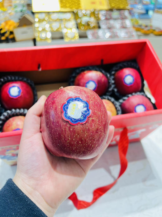 西藏冰糖心苹果，脆甜口感，顺应时节，有的糖心已化，有概率没糖心的情况，但是都好吃，介意勿拍 商品图1