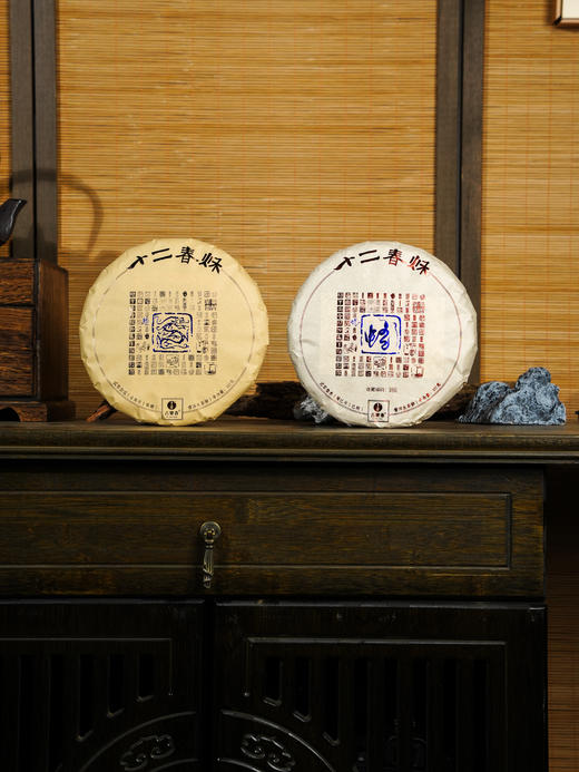 【整提5饼出售】【十二春秋】2013年春茶蛇年生肖贺岁饼十二年陈班章越存越香普洱茶生茶357克/饼 5饼/提 商品图11