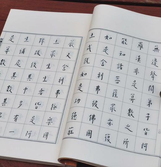 重点推荐！！！《弘一法师手书经典五种》，六合函套装，线装3册，16开，弘一法师手书，浙江古籍出版社2018年一版六印，定价660，售价268元。 商品图8