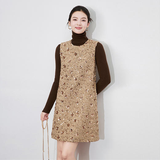 【高货wl】全新升级【铂金会员330/天猫439/差价109】(52754)洛诗琳时尚高领打底衫上衣重工亮片花朵无袖背心裙两件套 商品图3