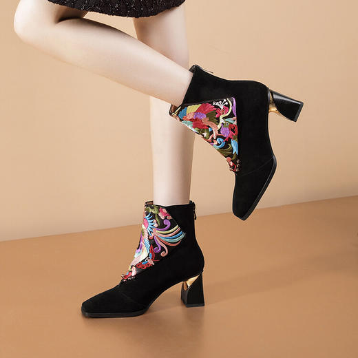 【预售5天】中筒刺绣粗跟马丁靴，绣花瘦瘦单靴子翻皮民族风棉靴ALS&2351-1 商品图2