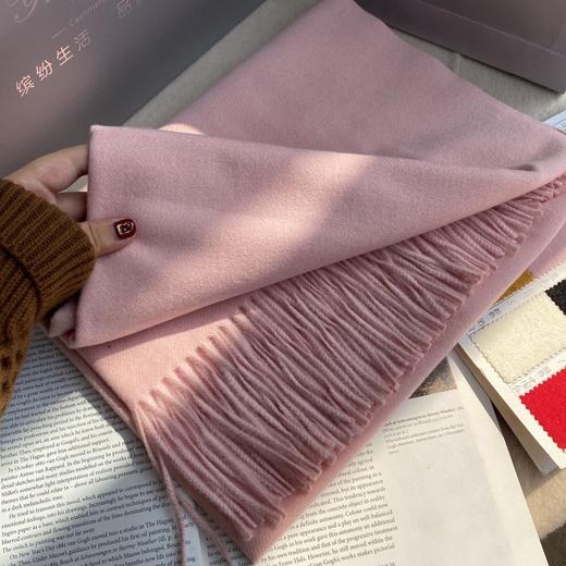 【优雅自然，温润柔美】韩系纯色百搭围巾女，款式新颖，高级感十足的棕色围脖，冬季外搭大披肩，情侣同款。为你的衣橱注入时尚元素！ 商品图6