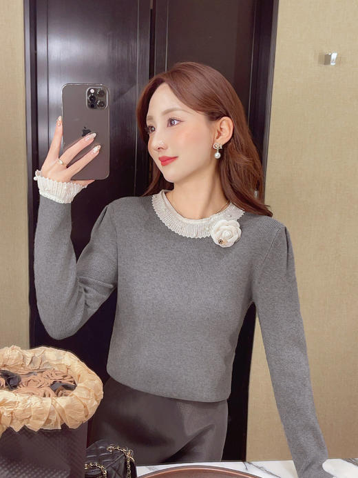 张心子【蕾丝山茶】花边蕾丝钉珠半高领弹力保暖针织衫打底上衣 U2411080 商品图3