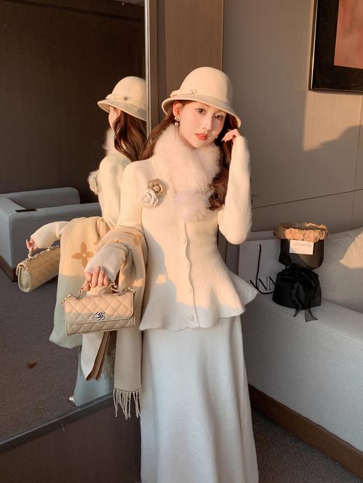 张心子 轻奢小香风山茶花胸针  U2411115 商品图4