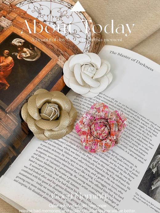 张心子 轻奢小香风山茶花胸针  U2411115 商品图0