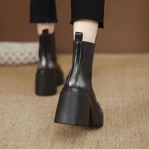 【预售5天】复古棕色短靴女秋冬法式显瘦小个子增高粗跟厚底圆头马丁靴女ZMXY&ZM2418-A 商品图4