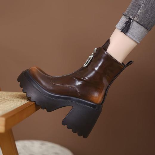【预售5天】复古棕色短靴女秋冬法式显瘦小个子增高粗跟厚底圆头马丁靴女ZMXY&ZM2418-A 商品图0
