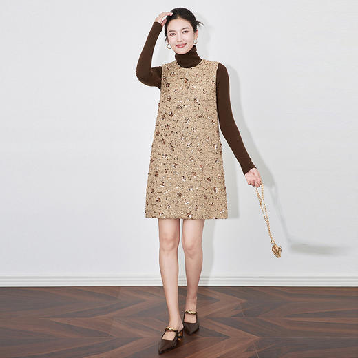 【高货wl】全新升级【铂金会员330/天猫439/差价109】(52754)洛诗琳时尚高领打底衫上衣重工亮片花朵无袖背心裙两件套 商品图1