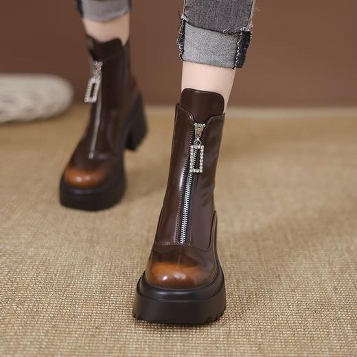 【预售5天】复古棕色短靴女秋冬法式显瘦小个子增高粗跟厚底圆头马丁靴女ZMXY&ZM2418-A 商品图3