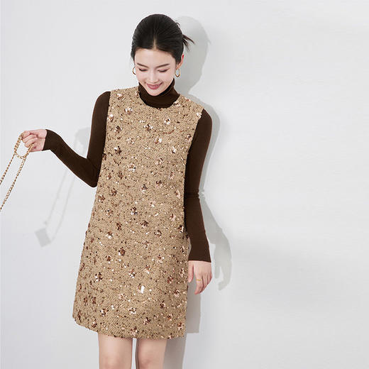 【高货wl】全新升级【铂金会员330/天猫439/差价109】(52754)洛诗琳时尚高领打底衫上衣重工亮片花朵无袖背心裙两件套 商品图2