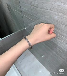 B120931情侣款925银方形logo标志开门窄版手镯