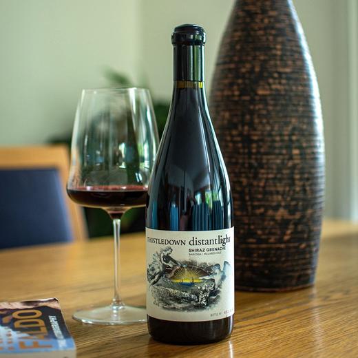 澳洲红五星名庄！高分混酿 紫绒远光歌海娜西拉混酿 Thistledown Distant Light Grenache/Shiraz 2021 商品图2