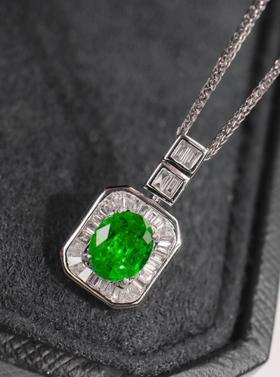 0.9ct刻面祖母绿吊坠
