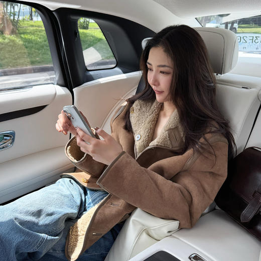 ROMI STUDIO“棕标甄选” 双面穿雾面绒感皮毛一体皮草 RW24WWZ0043 商品图0