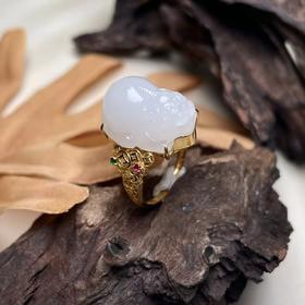 18K白玉戒指-貔貅铜钱