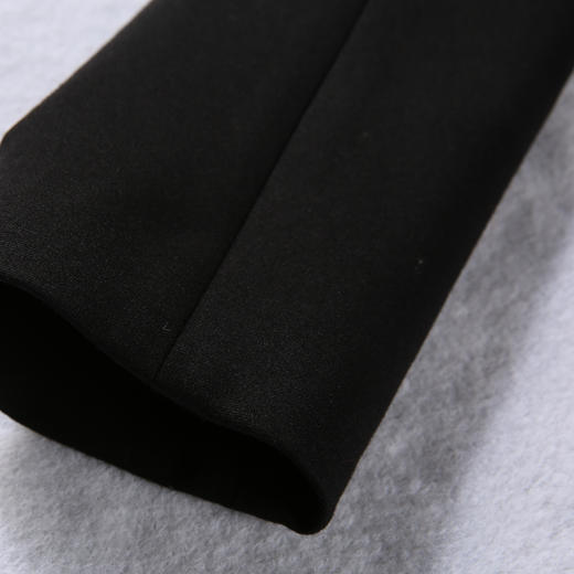 【伯妮斯茵】161A087--黑色外套--花瓶里的五朵向日葵--《生命之美-梵高的花园》 商品图7