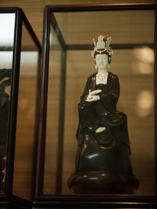 D11印度小叶紫檀猛犸化石观音 纯手工精工雕刻 【器悟雅玩】 商品图0