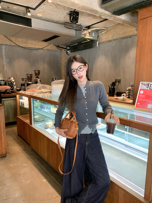 【189元任选2件】最后一波现货！3色系扣假两件针织衫 商品图3