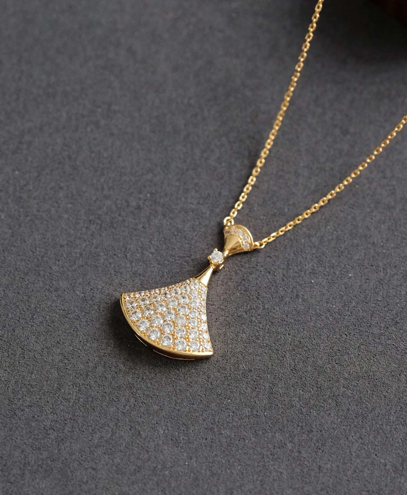 宝格丽裙子项链（U）