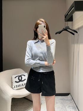 缪缪24FW秋冬新款Holiday假日字母logo灰色polo领针织开衫（UY*DQJB)