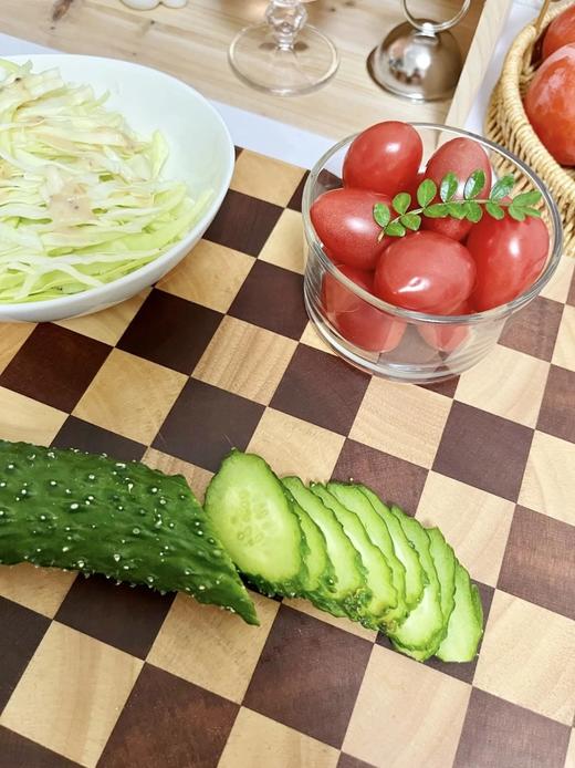 品牌直发~无漆无蜡❗️【摩飞棋盘格砧板】采用乌檀木材质，经典双色拼接✅切肉、切菜、擀面、西餐托盘，大小足够✅无胶水、无甲醛，天然纹理！ 商品图4