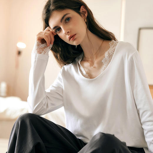 OLrain欧芮儿白色V领T恤女冬季2024年新款法式设计感蕾丝长袖上衣 商品图2