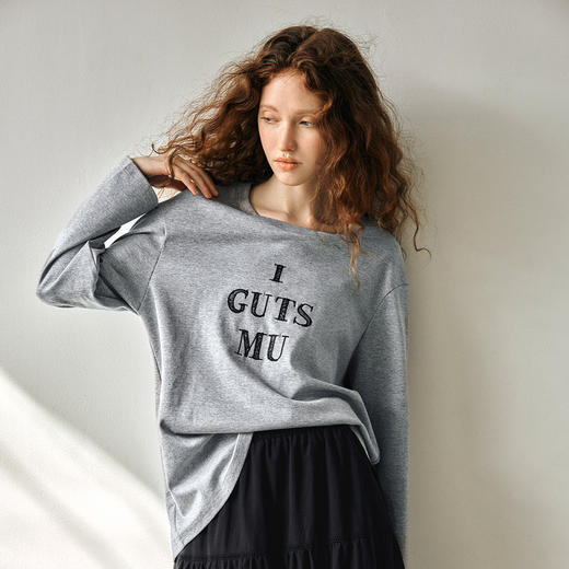 OLrain欧芮儿美式灰色T恤女春季2025年新款简约绣花宽松长袖上衣 商品图4