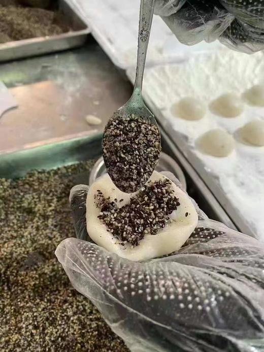 周三取货：【手工麻糍】一袋240克，4个，好吃不腻，满当当馅料。 商品图3