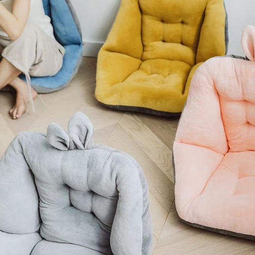 【舒适好物丨吾家兔耳朵牛奶绒坐垫】甄选优质保暖牛奶绒，亲肤细腻柔软，高回弹PP棉填充，不易变形，快速回弹贴身呵护，像坐在棉花里一样柔软，四针钉工艺，不易跑棉，A版牛奶绒兔耳朵造型 商品图1