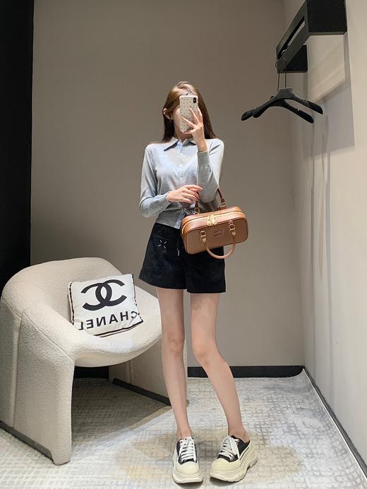 缪缪24FW秋冬新款Holiday假日字母logo灰色polo领针织开衫（UY*DQJB) 商品图3