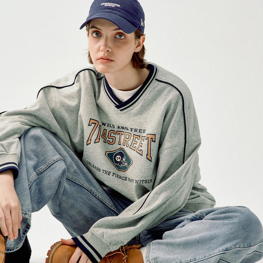 714street学院风撞色抓绒V领卫衣男2025春季新款宽松落肩套头毛衣 商品图2