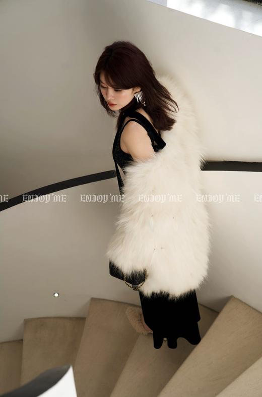 【门店同款】ENJOY冬季灵动羽毛中长款皮草外套 160102137 商品图5