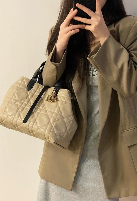 𝗗𝗜𝗢𝗥 𝗧𝗼𝘂𝗷𝗼𝘂𝗿𝘀系列米色拼黑（U） 商品图3