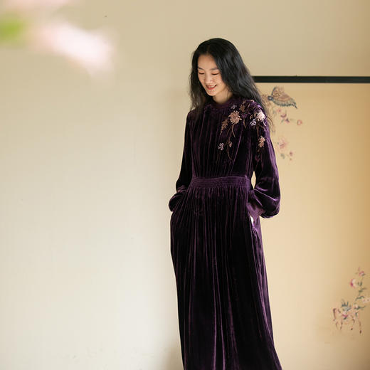 牧衣游原创丝绒刺绣连衣裙新款 限量福利款 摇月【不支持会员折】 商品图0