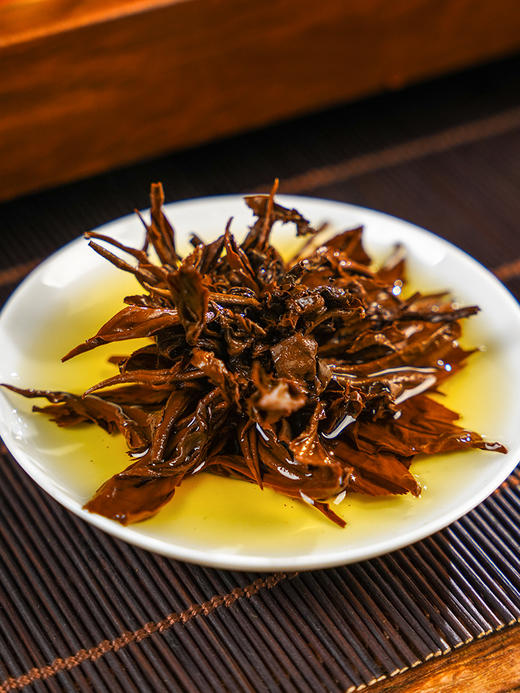 遇水开花的【宝塔红茶】采用特级红茶全手工编织而成，根根金毫，金圈突出，蜜润醇厚！200g/罐 商品图8