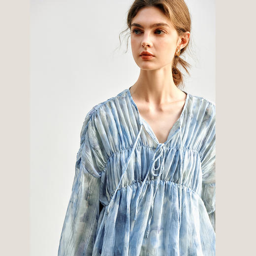 OLrain欧芮儿蓝色晕染雪纺衫女冬季2024年新款度假风慵懒绑带小衫 商品图4