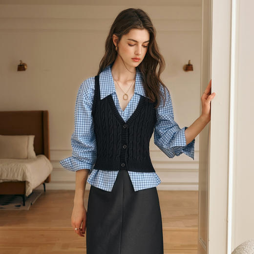 OLrain欧芮儿黑色背心吊带女冬季2024年新款气质V领麻花开衫马甲 商品图3