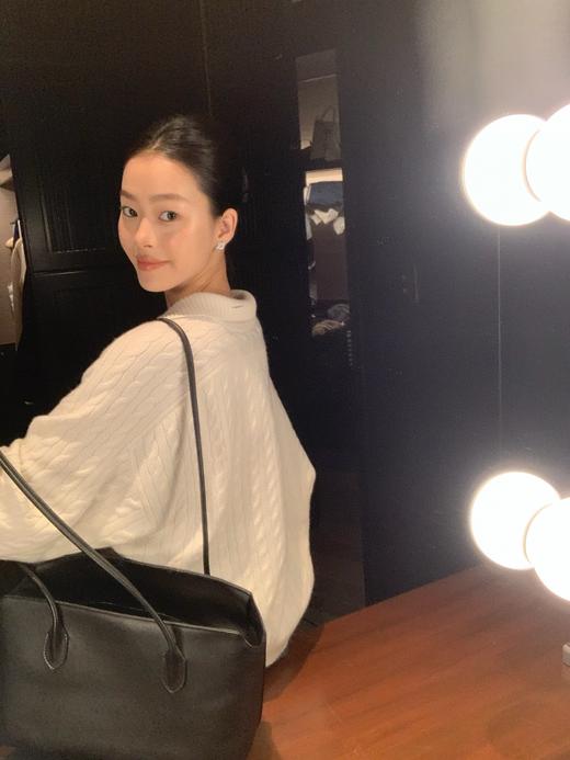 BC24AW秋冬新款老钱金丝徽章绞花羊绒廓形Polo毛衣（UY*DQJB） 商品图1