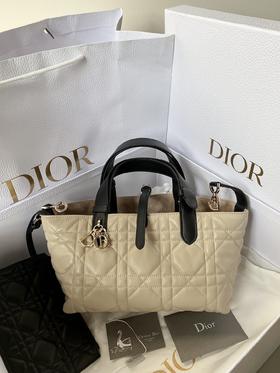 𝗗𝗜𝗢𝗥 𝗧𝗼𝘂𝗷𝗼𝘂𝗿𝘀系列米色拼黑（U）